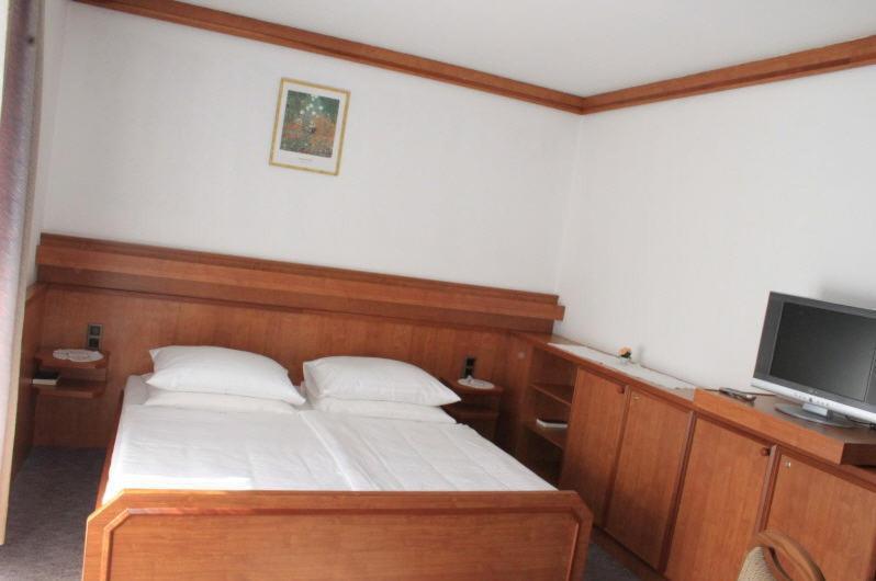Gasthof Gerhart Perchtoldsdorf Room photo