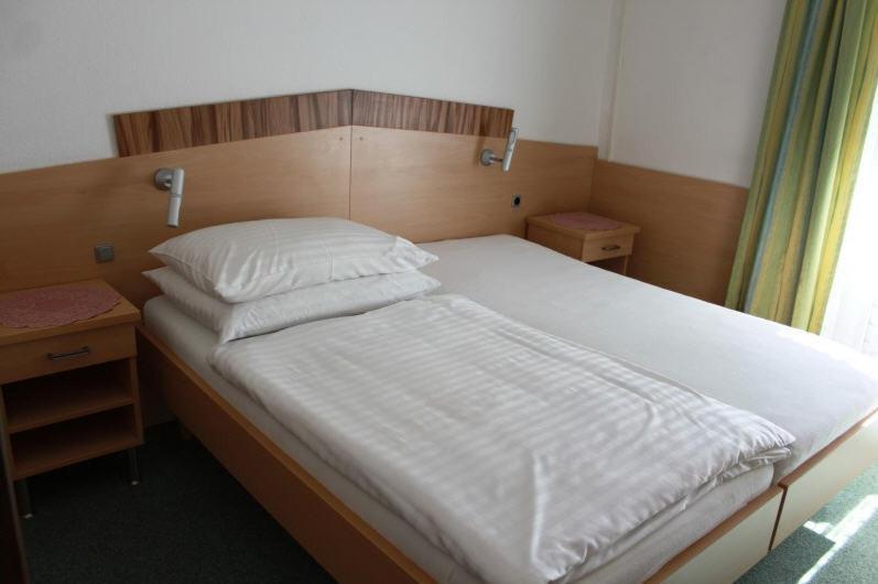 Gasthof Gerhart Perchtoldsdorf Room photo