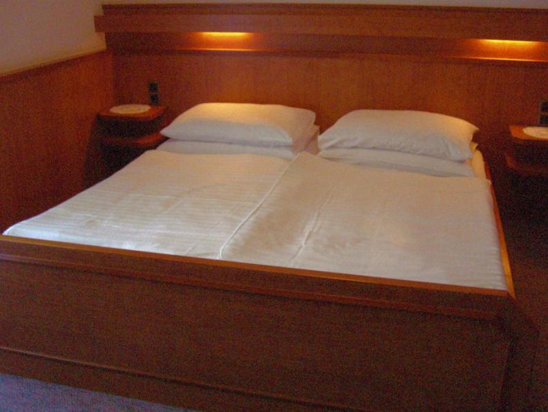 Gasthof Gerhart Perchtoldsdorf Room photo